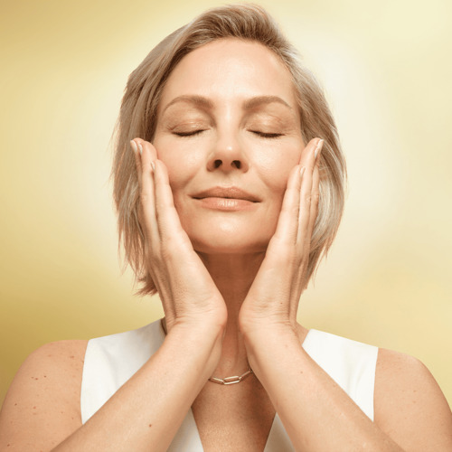 Dvojfázový nočný vyhladzujúci koncentrát